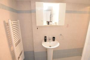 Minimal apartment in koukaki