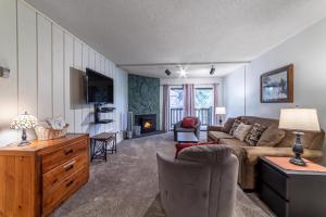 #374 - Walk to Ski Pet-Friendly Condo and Spa