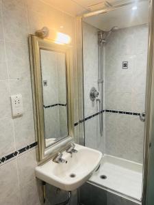 Single Room room in The Colonnade London