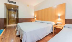 Triple (2 Adults + 1 Child) room in Camino de Granada