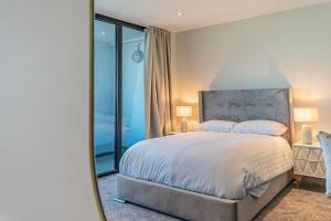 1BR Apt - Balcony - River View