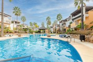 Beachfront 2 bedroom apt on best beach! RDR351