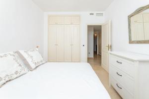 Beachfront 2 bedroom apt on best beach! RDR351