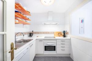 Beachfront 2 bedroom apt on best beach! RDR351