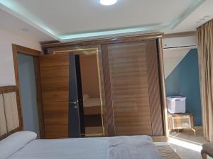 Luxury furnished new apartment al muhandessin شقة جديدة مفروشة سوبر لوكس المهندسين جامعة الدول