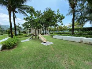 By The Sea Cozy Beachfront Home 253