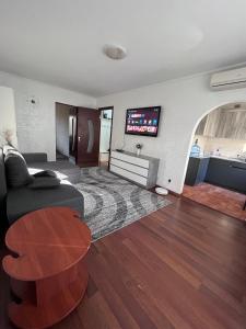 Двокімнатні апартаменти в парковій зоні,провулок Бульварний,12 ,два великих Смарт TV, преміум підписки YouTube та онлайн-кінотеатрів,ЗВІТНІ Д