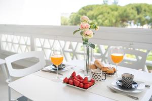 Modern 2 Bedroom Apartment, with Sea Views, in Playas del Duque - Puerto Banús