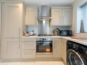 Contemporary 2 bedroom home - Pass the Keys