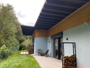 Luxuriöses rollstuhlgerechtes Ferienapartment A1 mit umzäunten Garten, 65qm