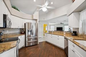 Cape Coral Comfort: Your 3BR Family Getaway!