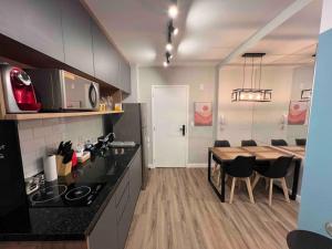 Novo, garagem e piscina, moderno ao lado Allianz Park