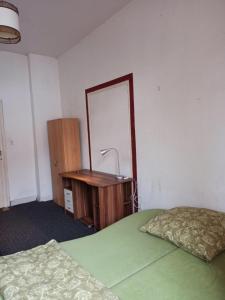 Private room in a shared apartment, free parking