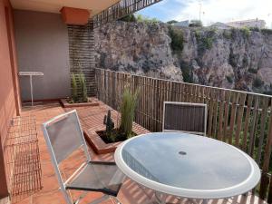 Appartement T2 avec terrasse, parking et WIFI - FR-1-553-203