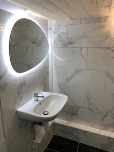 Appartements Appartement familial au bord de la Marne, jardin tropical , piscine, tennis, terrasse, parking gratuit proche Disneyland : photos des chambres