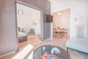 Koukaki Apartment