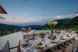 Villa Grema, a Farmhouse with Infinity Pool