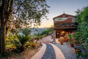 Villa Alice, panoramic stone farmhouse to sleep 10