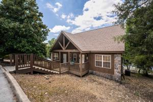 6 Mi to Branson Strip! Lakefront Home with Fireplace