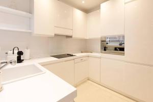 Top floor 2 beds 2baths