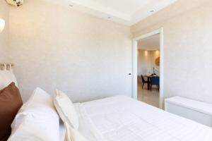 Top floor 2 beds 2baths