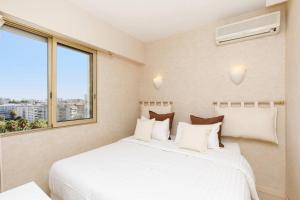 Top floor 2 beds 2baths
