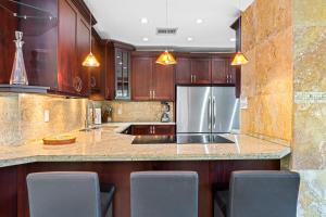 Gorgeous 3BR2BA in LBTS- Walk to the Beach