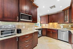 Gorgeous 3BR2BA in LBTS- Walk to the Beach