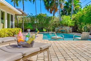 Gorgeous 3BR2BA in LBTS- Walk to the Beach