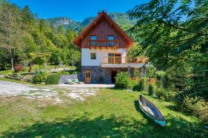 Mountain house Rupicapra with Sauna and Outdoor Hot Tub