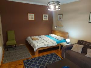 BY THE PARK free parking