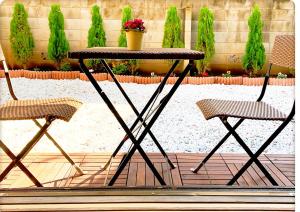 TOKYOShinjuku & Shibuya 10mins5mins walk to subway stiaonKichijoji 15minsShimokitazawa 5minsLouis House