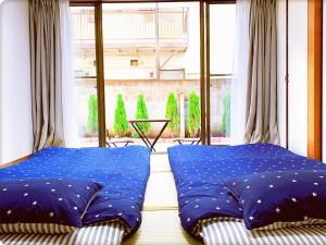 TOKYOShinjuku & Shibuya 10mins5mins walk to subway stiaonKichijoji 15minsShimokitazawa 5minsLouis House