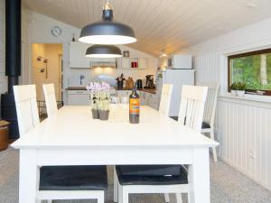 6 person holiday home in Fårvang