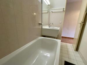 Appartement T3 avec mezzanine et parking au Rayol-Canadel - FR-1-226B-176