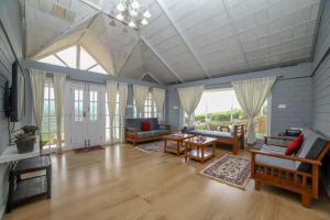 Hillcroft Annex Villa
