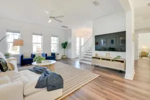 Florida Home - Grill and Pool Table, Walk to Beach - سيمينول