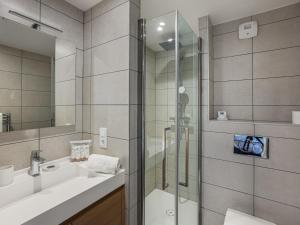 Chalet mitoyen exceptionnel à Courchevel 1650, 4 chambres en suite, animaux admis - FR-1-563-137