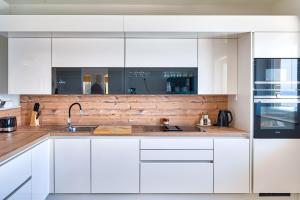 Villa Esarjo with Heated Pool and Sea View