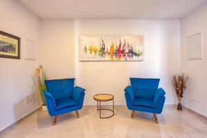 Villa Esarjo with Heated Pool and Sea View