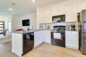 Hutto Getaway with Yard, 9 Mi to Lake Pflugerville!