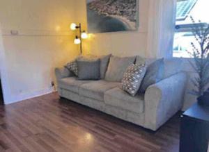 Cozy Couch Corner Shared Home Prime Locale