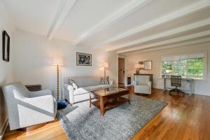 Cozy Grants Pass Home about 9 Mi to Rogue River Access