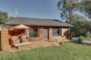 Cozy Central Point Bungalow on Working Winery! - Central Point