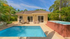 2 Bed 2 Bath Villa with Jacuzzi, High Speed Wi-Fi