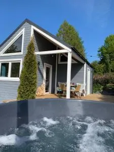Domek ArkaSasino z jacuzzi - Strzeżewo