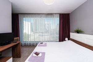 Modern Apartment 2 with Parking next to Bulgaria Mall