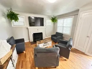 Charming 1930s Style Rustic Home - 克雷斯韦尔