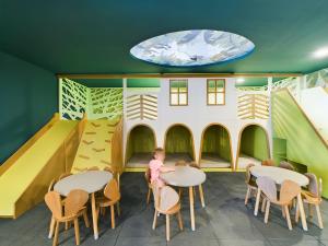 Spacious and centrally apartment a few streets from the beach By Yeah