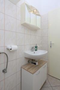 Apartments with parking space Kornic, Krk - 415